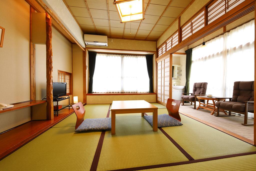 Ryokan Izumoya Юфу Екстериор снимка